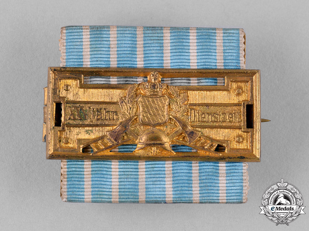 bavaria,_kingdom._a25-_year_honour_badge_for_fire_brigade_service,_by_weiss&_co._m19_11650