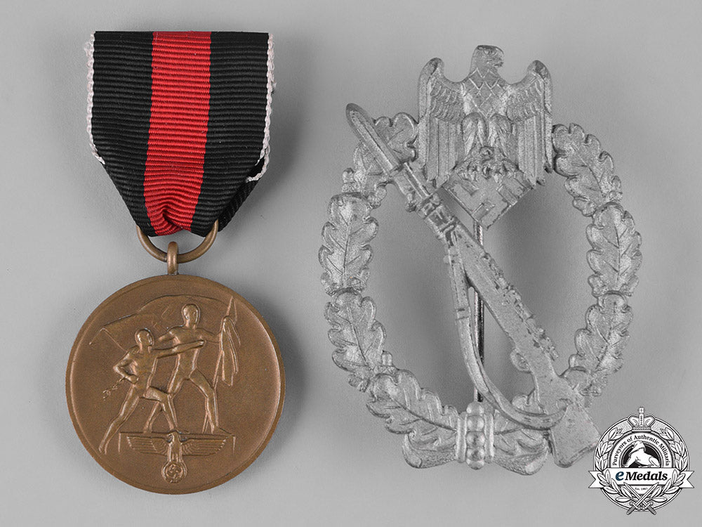 germany,_third_reich._a_lot_of_third_reich_badges,_medals,_and_insignia_m19_12191