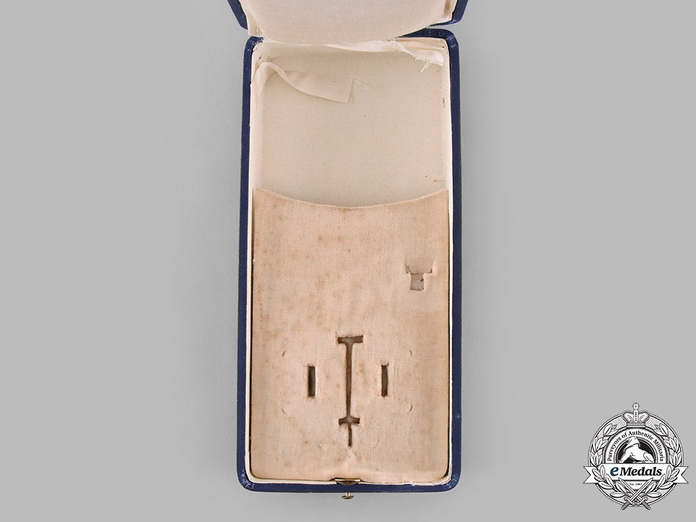 spain,_francoist_period._a_grand_cross_case,_by_cejalvo_m19_12307