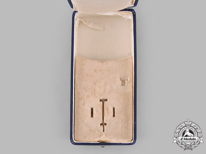 spain,_francoist_period._a_grand_cross_case,_by_cejalvo_m19_12307