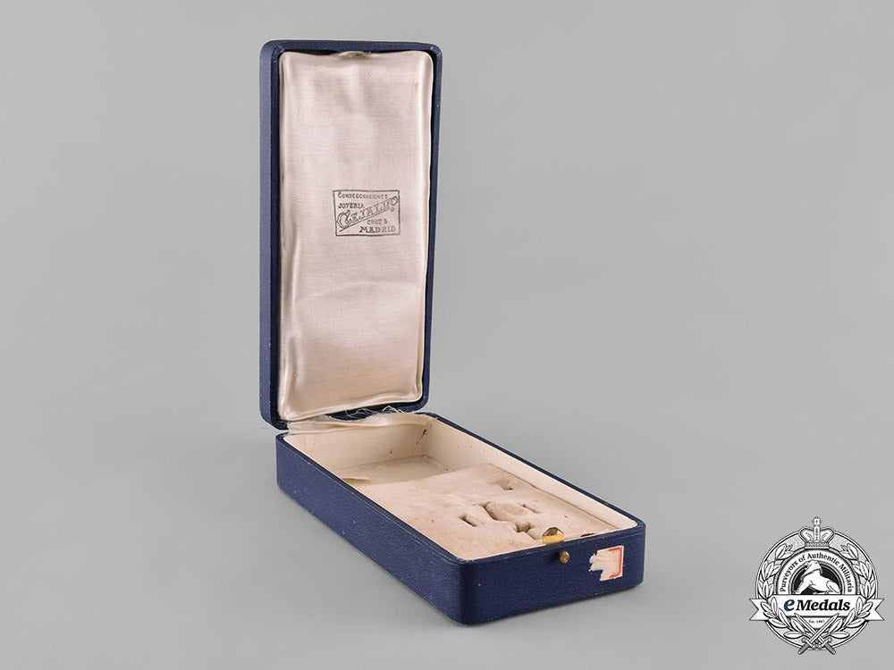 spain,_francoist_period._a_grand_cross_case,_by_cejalvo_m19_12309