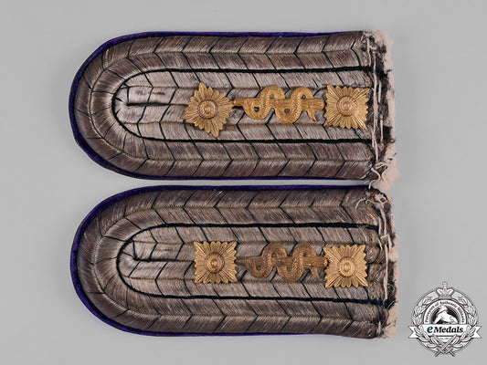 germany,_imperial._a_set_of_army_medical_stabsarzt_shoulder_boards,_c.1915_m19_12605_1