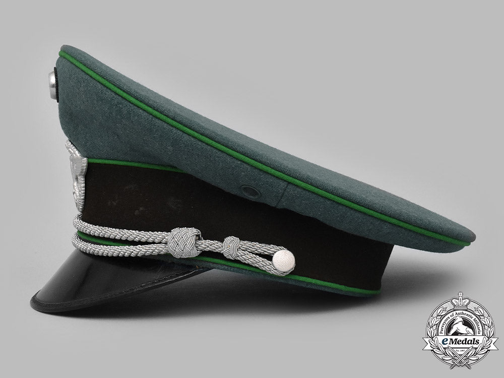 germany,_ordnungspolizei._a_schutzpolizei_officer’s_visor_cap_by_peter_küpper,_c.1939_m19_12985