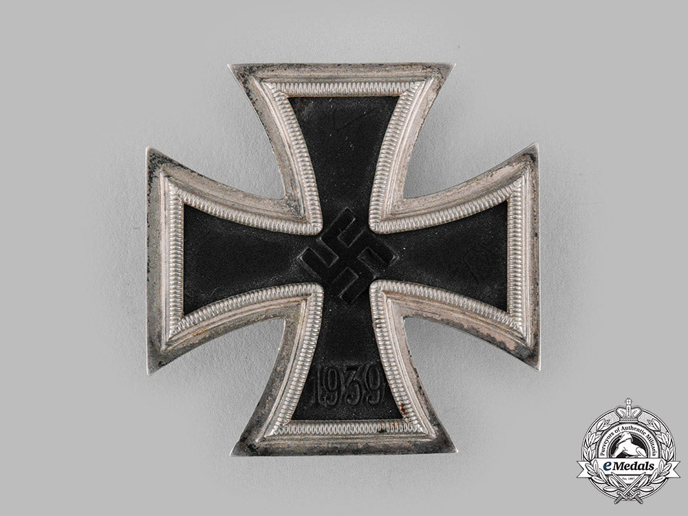 germany,_wehrmacht._a1939_iron_cross_i_class_by_wilhelm_deumer,_with_case,_dietrich_maerz_collection_m19_13939
