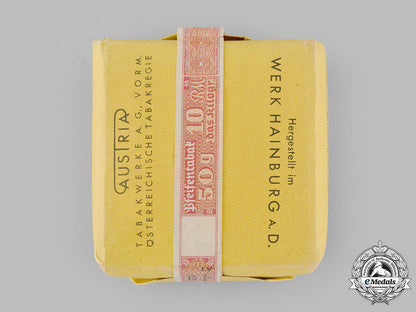 germany,_third_reich._a_package_of_loose_leaf_tobacco_by_tabakwerke_ag_m19_14098