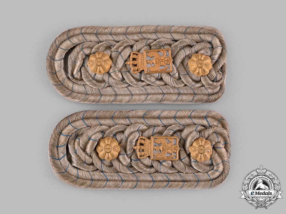 germany,_imperial._a_set_of_militärbeamte_hauptmann_shoulder_boards_m19_14234_2_1_1_1