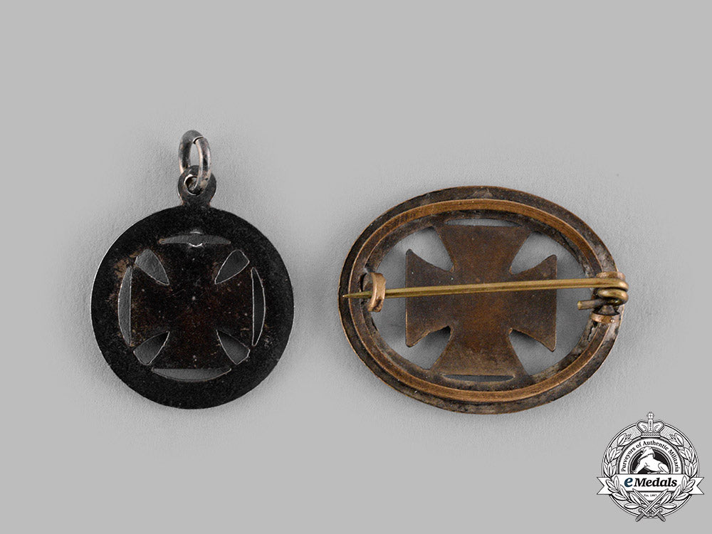 germany,_imperial._two_iron_cross_badges,1915_m19_14246