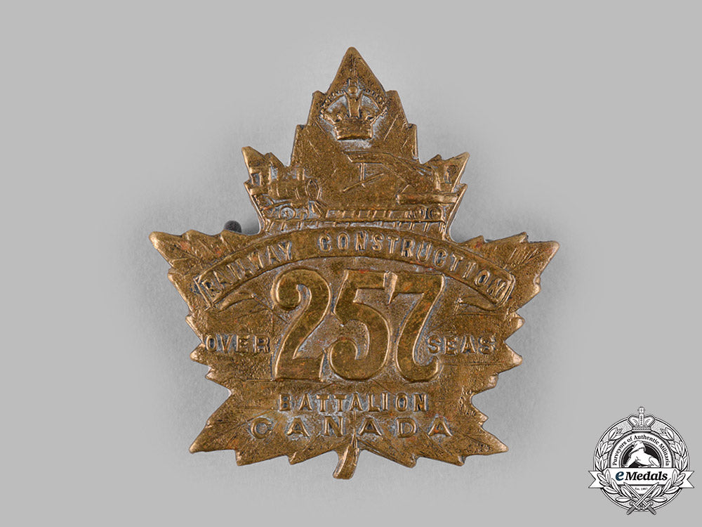 canada,_cef._a257_th_infantry_battalion"_canadian_railway_construction_battalion"_cap_badge,_type_ii_with"_canadian_railway"_m19_14300