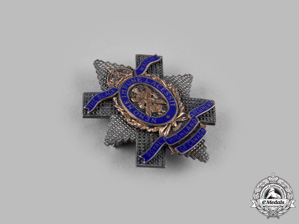 canada,_commonwealth._a_silver_cigarette_box,_named,_royal_highland_regiment,1942_m19_14336