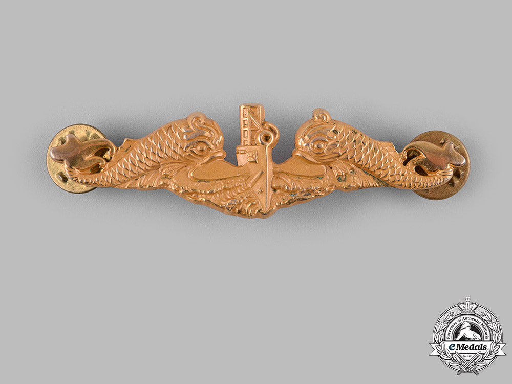 united_states._a_submarine_warfare_officer's_badge,_by_balfour,_c.1945_m19_14404