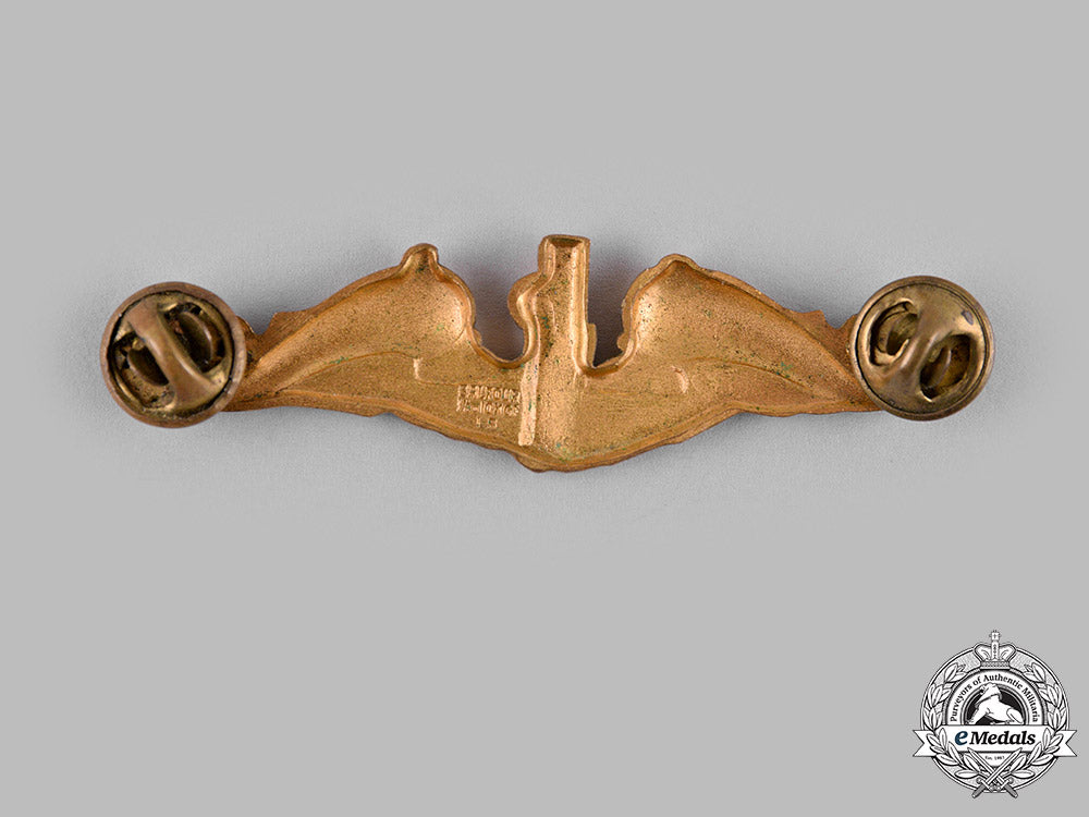 united_states._a_submarine_warfare_officer's_badge,_by_balfour,_c.1945_m19_14405