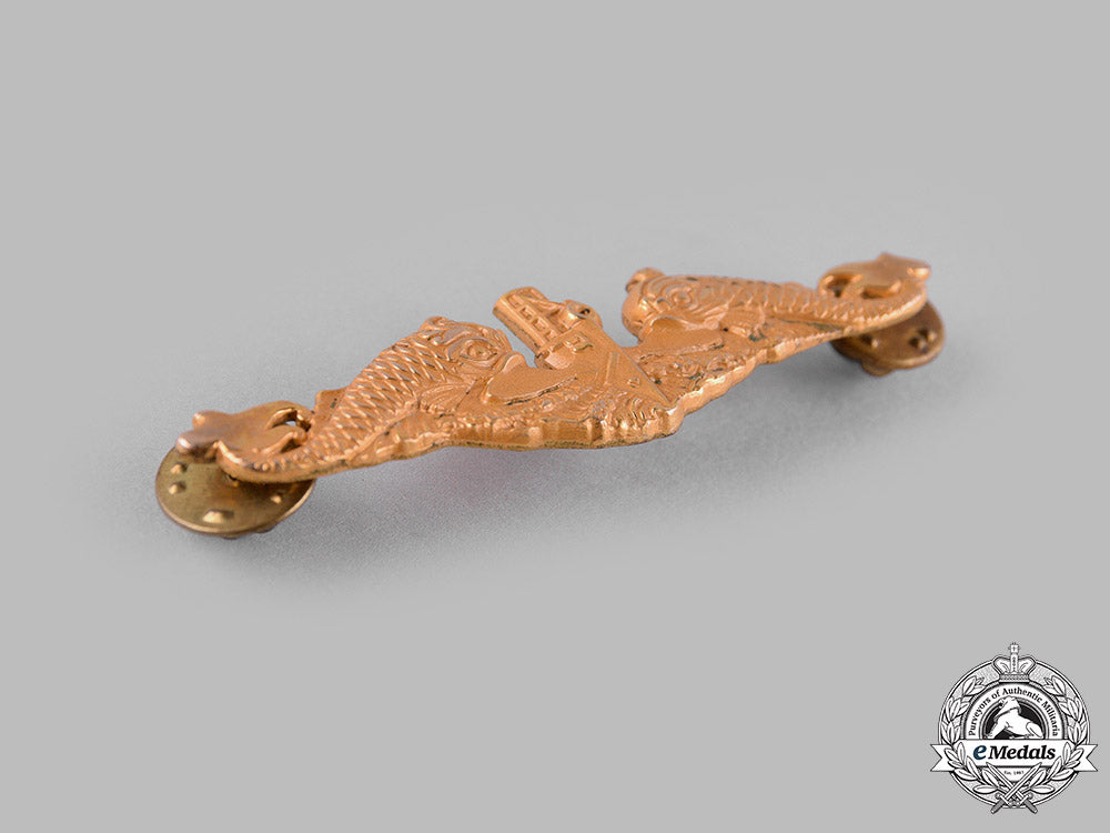 united_states._a_submarine_warfare_officer's_badge,_by_balfour,_c.1945_m19_14406