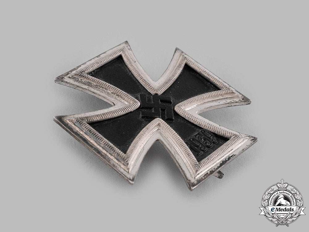 germany,_wehrmacht._a1939_iron_cross_i_class_with_case,_by_b.h._mayer,_dietrich_maerz_collection_m19_14512