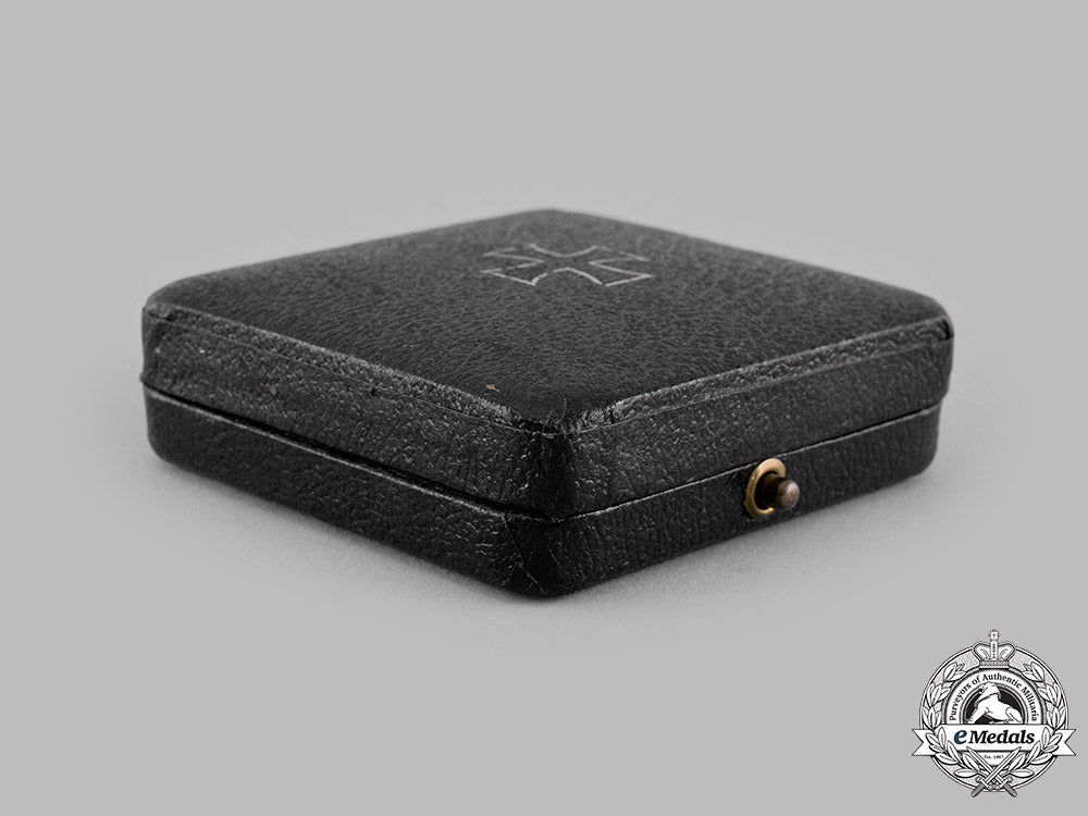 germany,_wehrmacht._a1939_iron_cross_i_class_with_case,_by_b.h._mayer,_dietrich_maerz_collection_m19_14517