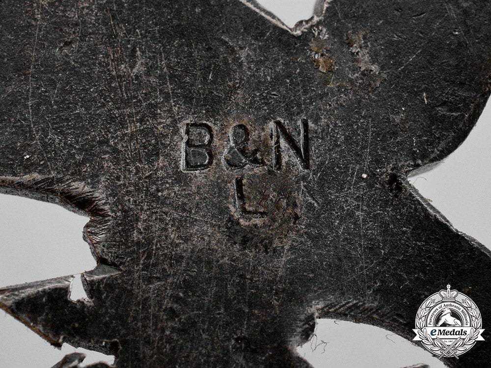 germany,_luftwaffe._a_radio_operator_and_air_gunner_badge_by_berg&_nolte_m19_14527