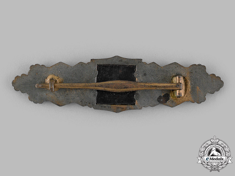 germany,_wehrmacht._a_close_combat_clasp,_gold_grade,_by_deschler&_sohn_m19_14553
