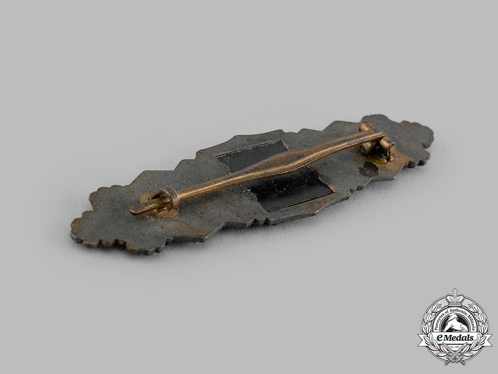 germany,_wehrmacht._a_close_combat_clasp,_gold_grade,_by_deschler&_sohn_m19_14555