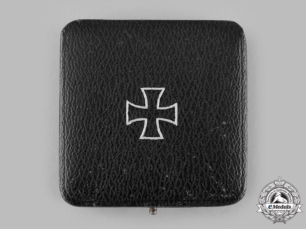 germany,_wehrmacht._a1939_iron_cross_i_class_with_case,_by_fritz_zimmermann,_dietrich_maerz_collection_m19_15494