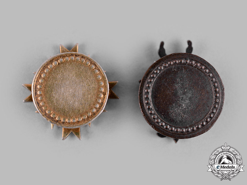 spain,_franco_period._a_lot_of_two_miniature_insignia_m19_15772