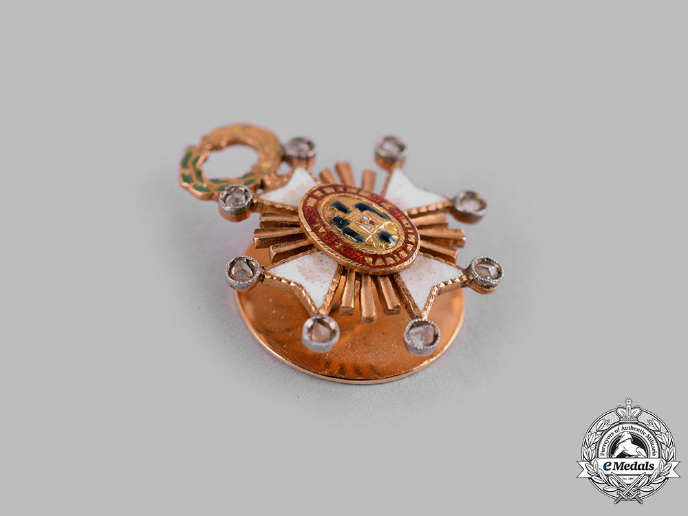 spain,_franco_period._a_miniature_civil_order_of_health,_knight_with_case_c.1950_m19_15778_1