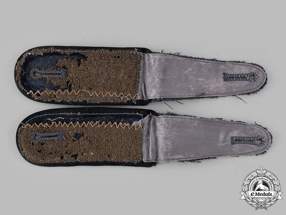 germany,_luftwaffe._a_set_of_air_traffic_controller_school_shoulder_straps_m19_15820