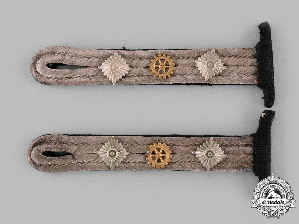 germany,_kriegsmarine._a_set_of_oberfähnrich_engineer_shoulder_boards_m19_15835