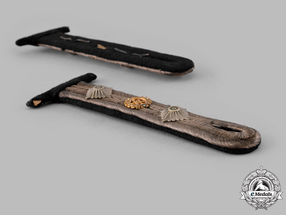 germany,_kriegsmarine._a_set_of_oberfähnrich_engineer_shoulder_boards_m19_15837