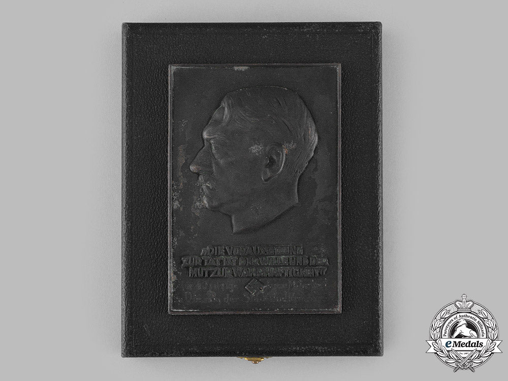 germany,_third_reich._a_führer_plaque_for40_years_of_service_to_the_state,_with_case_m19_15842