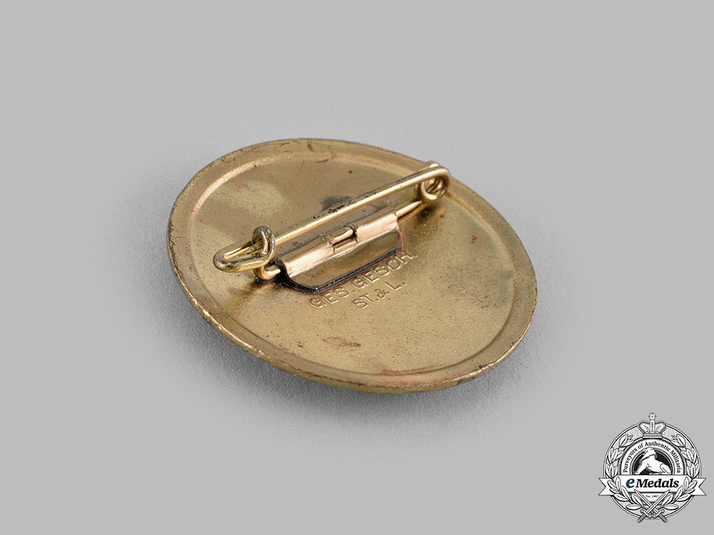 germany,_weimar_republic._a_lot_of_german_red_cross(_drk)_membership_badges_m19_16185