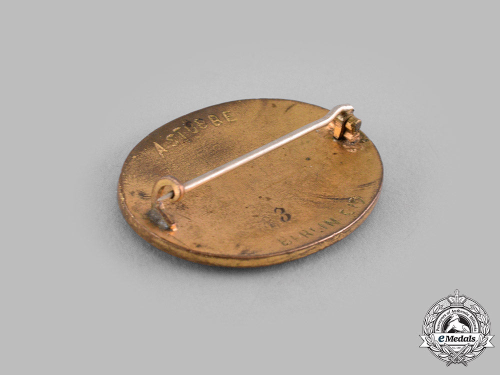 germany,_weimar_republic._a_lot_of_german_red_cross(_drk)_membership_badges_m19_16187