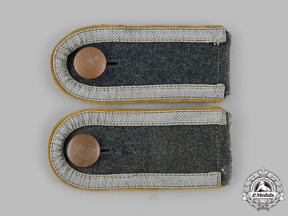 germany,_luftwaffe._a_set_of_flight_personnel_unteroffizier_shoulder_straps_m19_16385