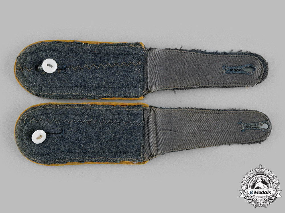 germany,_luftwaffe._a_set_of_flight_personnel_unteroffizier_shoulder_straps_m19_16387