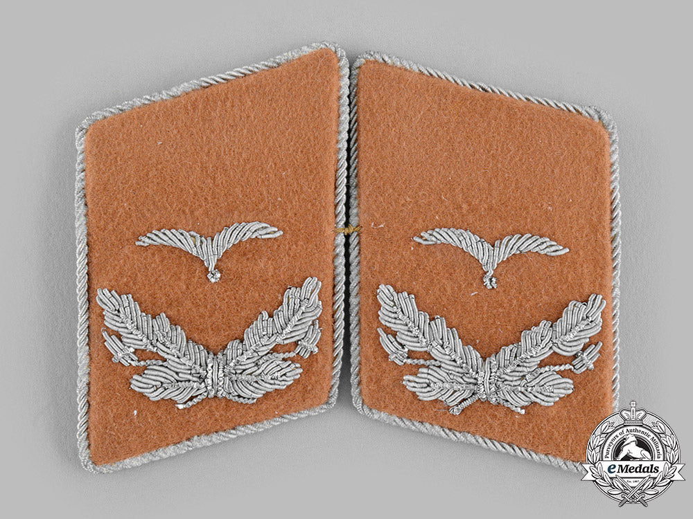 germany,_luftwaffe._a_set_of_communications_leutnant_collar_tabs_m19_16400