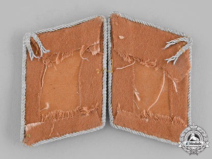 germany,_luftwaffe._a_set_of_communications_leutnant_collar_tabs_m19_16401