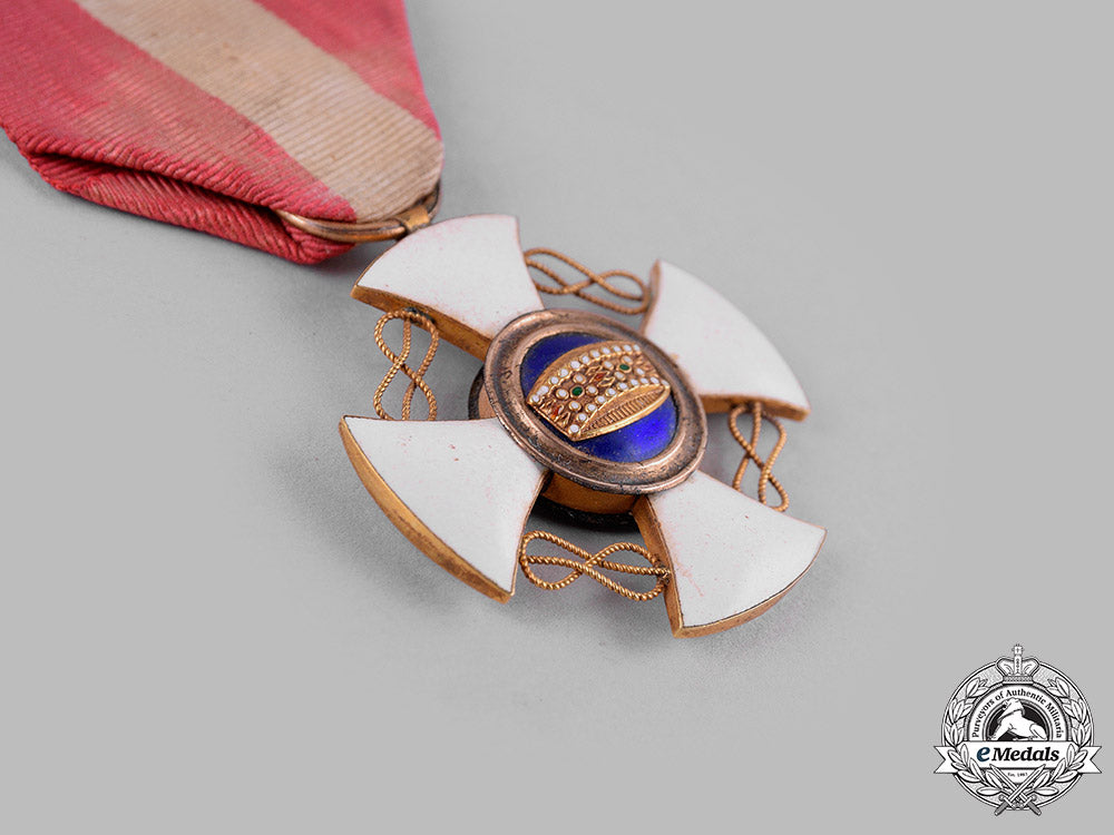 italy,_kingdom._an_order_of_the_crown_in_gold,_v_class_knight_m19_16694