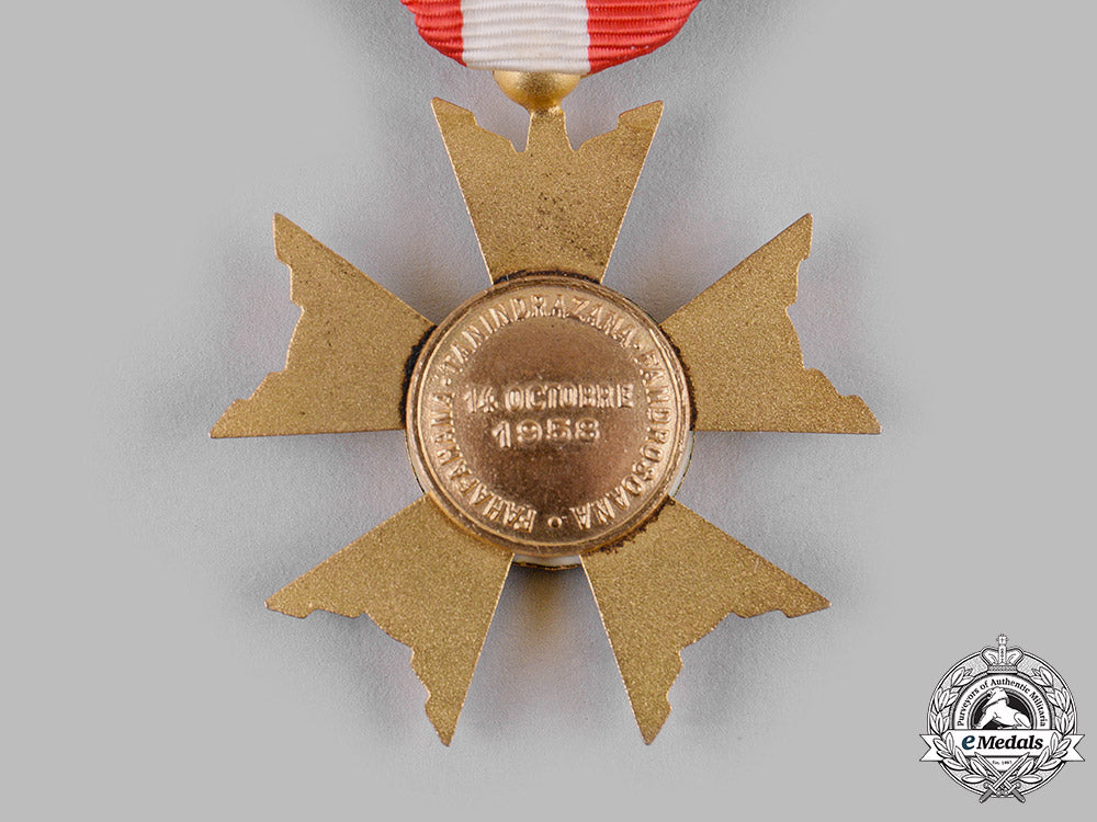 madagascar,_i_republic._a_national_order_of_madagascar,_by_arthus_bertrand&_co.,_knight_c.1959_m19_16798