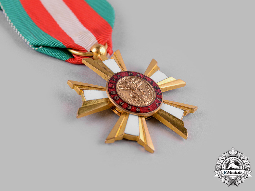 madagascar,_i_republic._a_national_order_of_madagascar,_by_arthus_bertrand&_co.,_knight_c.1959_m19_16799