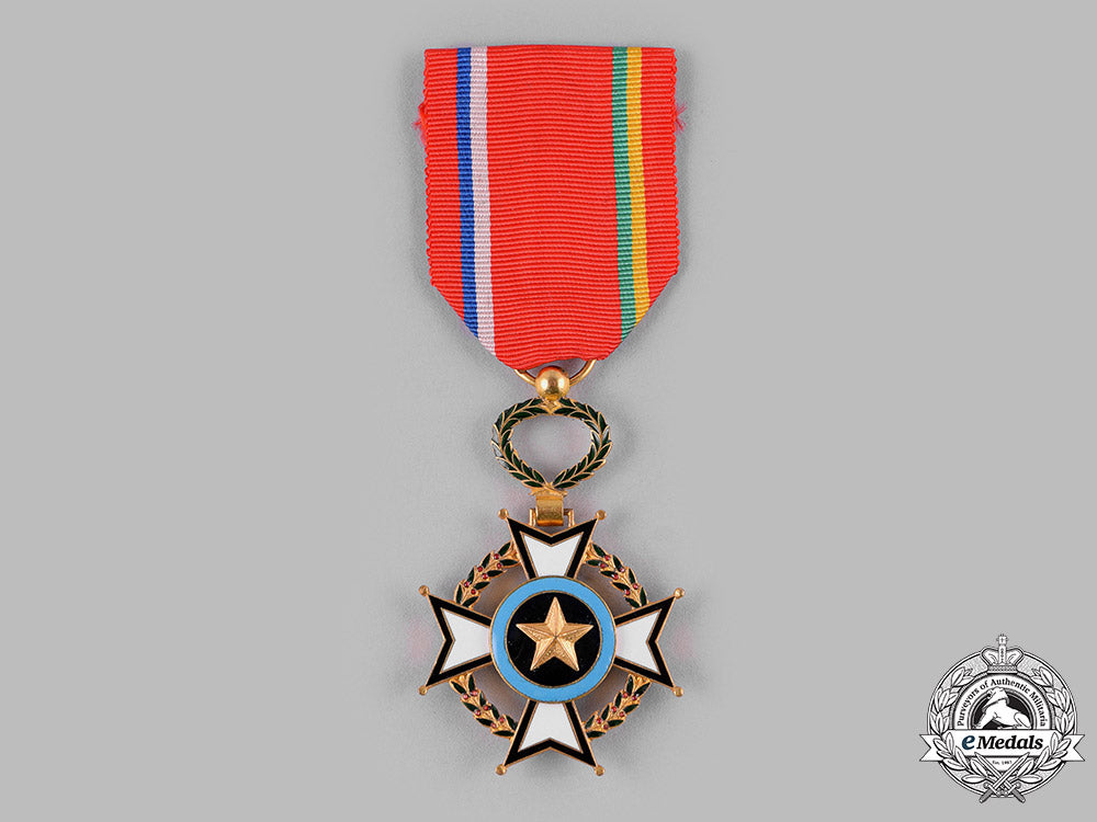 central_african_republic,_republic._an_order_of_merit,_knight,_by_arthus_bertrand&_co.,_c.1970_m19_16819