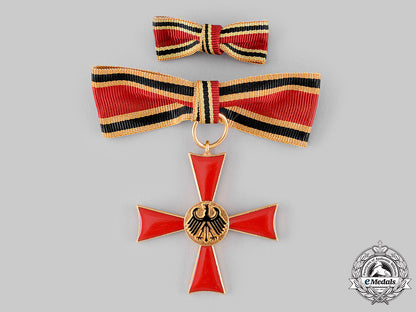germany,_federal_republic._an_order_of_merit_of_the_federal_republic_of_germany,_ladies_merit_cross,_by_steinhauer&_lück_m19_18034