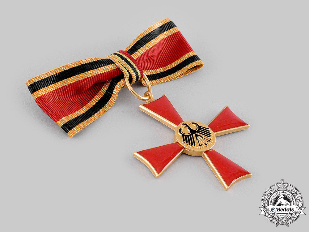 germany,_federal_republic._an_order_of_merit_of_the_federal_republic_of_germany,_ladies_merit_cross,_by_steinhauer&_lück_m19_18036