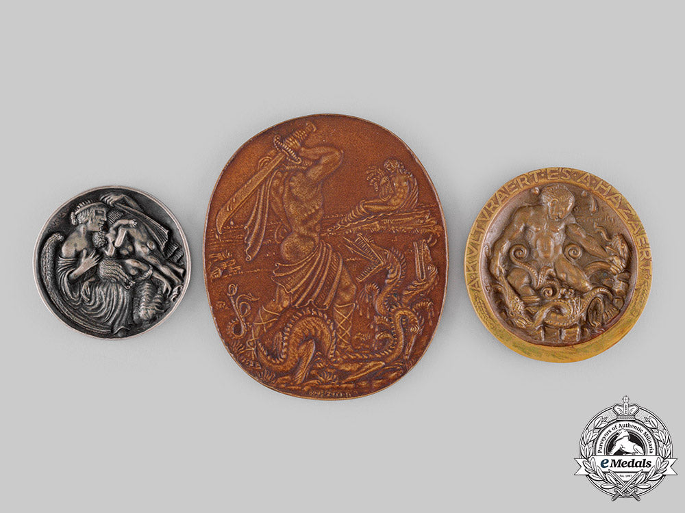 hungary,_kingdom._a_cased_salesman's_display_of_war_medals1914-17,_by_richard_adolf_zutt_m19_18116