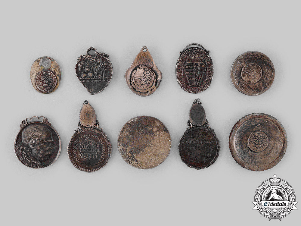 hungary,_kingdom._a_cased_salesman's_display_of_war_medals1914-17,_by_richard_adolf_zutt_m19_18123