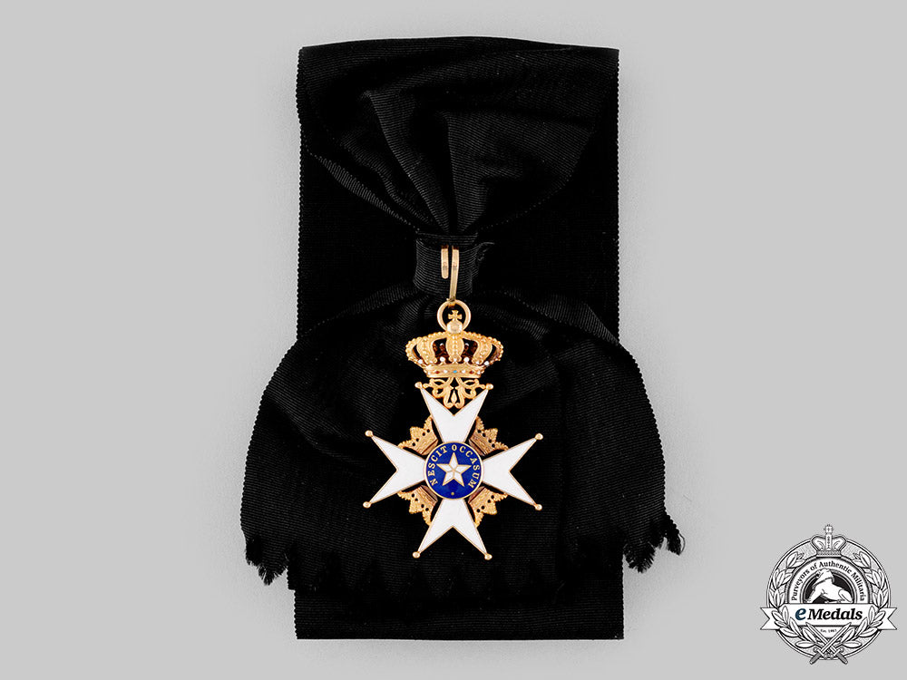 sweden,_kingdom._an_order_of_the_north_star_in_gold,_i_class_grand_cross_badge(_kmstkno),_by_c.f._carlman,_c.1915_m19_18181