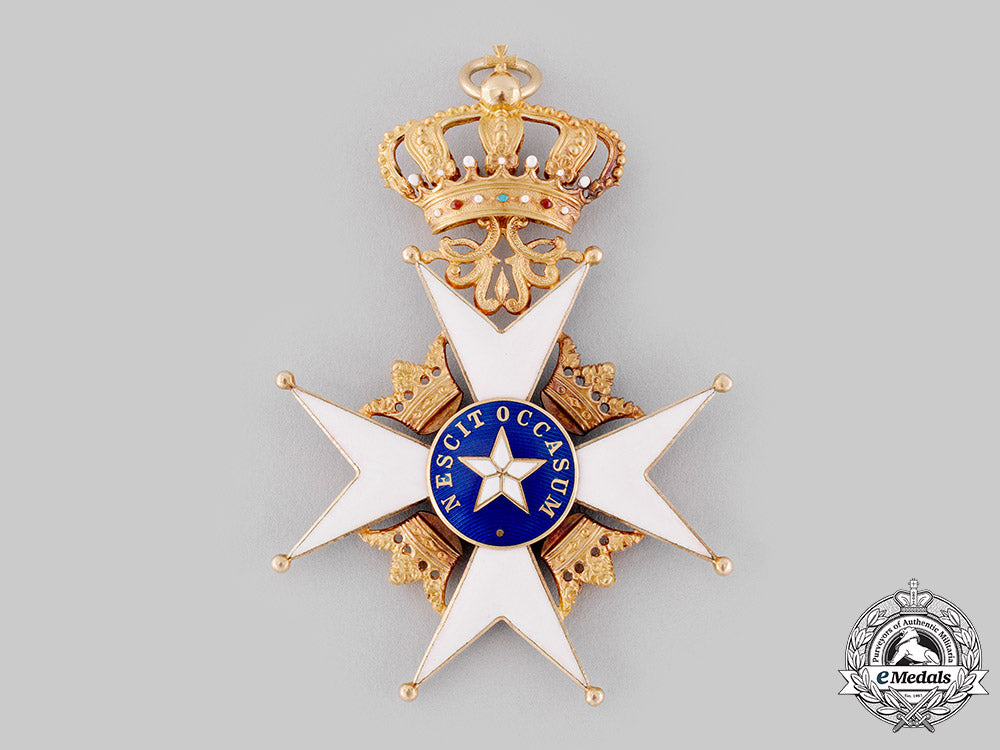 sweden,_kingdom._an_order_of_the_north_star_in_gold,_i_class_grand_cross_badge(_kmstkno),_by_c.f._carlman,_c.1915_m19_18182