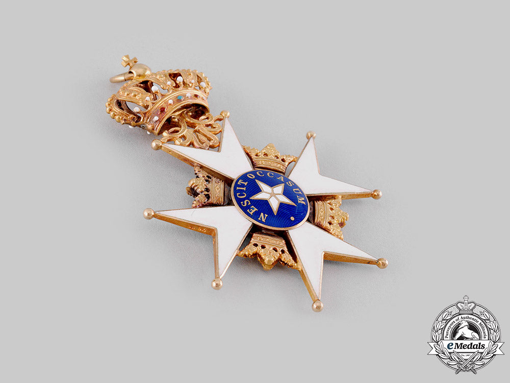 sweden,_kingdom._an_order_of_the_north_star_in_gold,_i_class_grand_cross_badge(_kmstkno),_by_c.f._carlman,_c.1915_m19_18185
