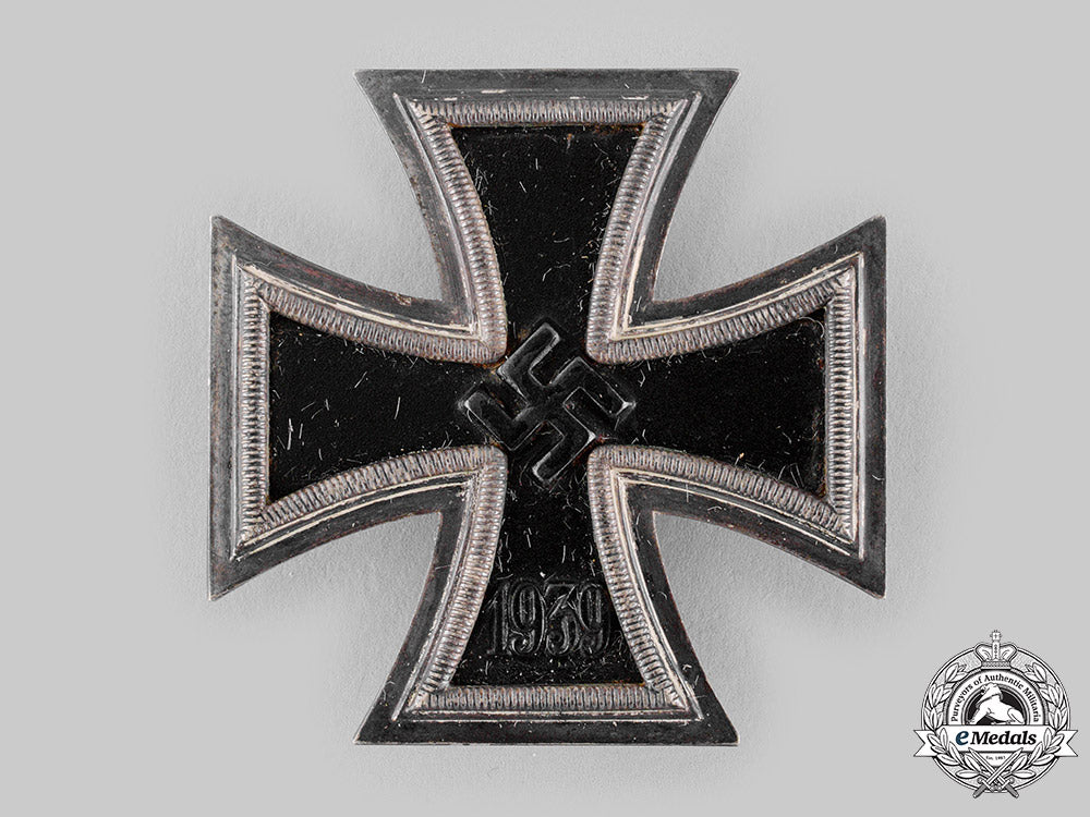 germany,_wehrmacht._a1939_iron_cross_i_class,_with_case_by_b.h._mayer_m19_18280