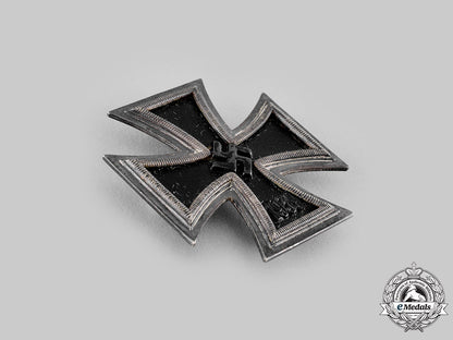 germany,_wehrmacht._a1939_iron_cross_i_class,_with_case_by_b.h._mayer_m19_18282