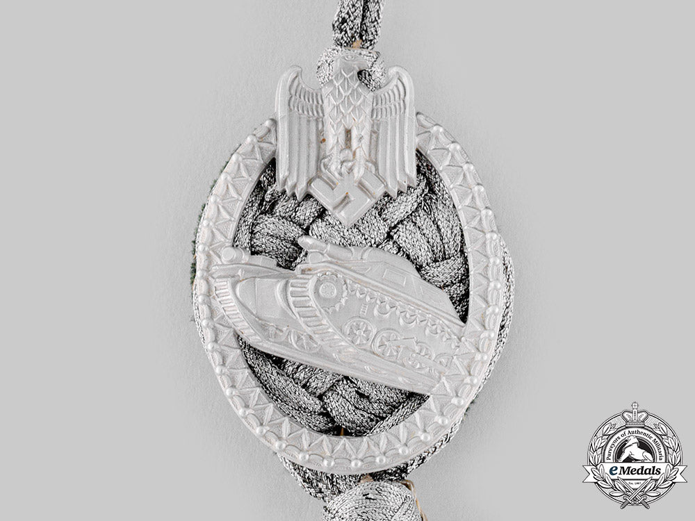 germany,_heer._an_armoured_marksmanship_lanyard,_type_ii,_grades8_m19_18358_1