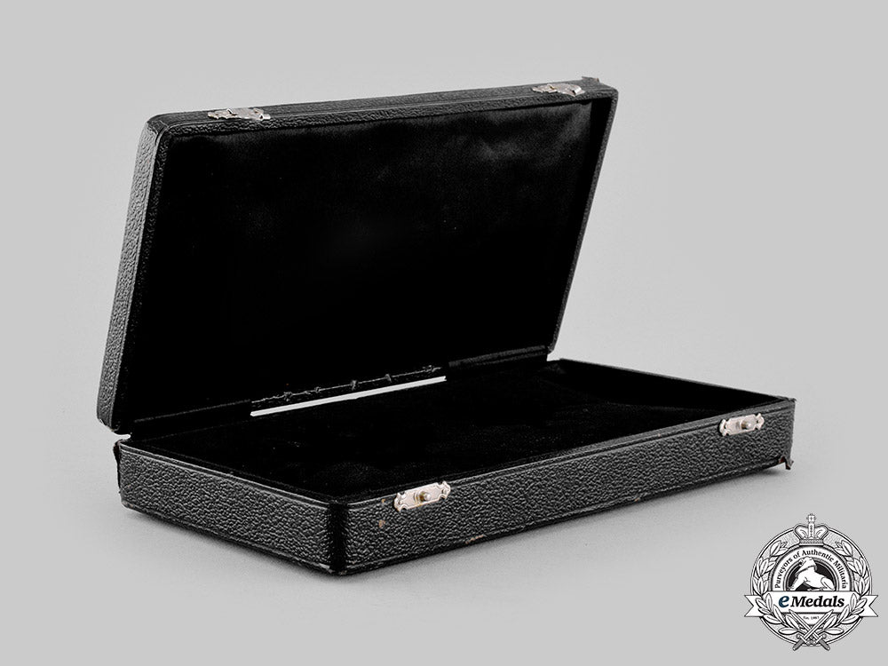 united_kingdom._an_order_of_st._john,_knight_of_grace_set_case,_c.1918_m19_18364