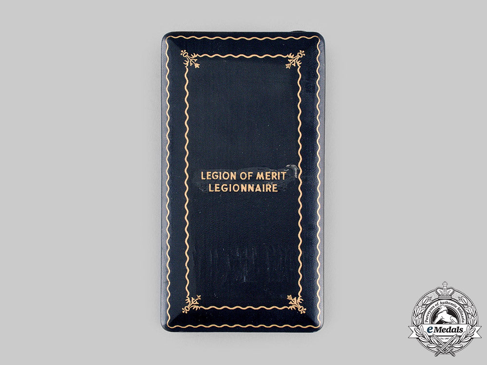 united_states._a_legion_of_merit,_legionnaire_degree_case,_c.1945_m19_18373